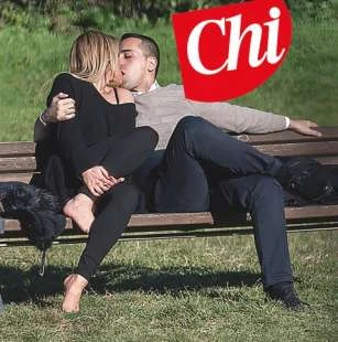 Luigi Di Maio e Virginia Saba pizzicati da Signorini su Chi: bacio appassionato sulla panchina nel parco