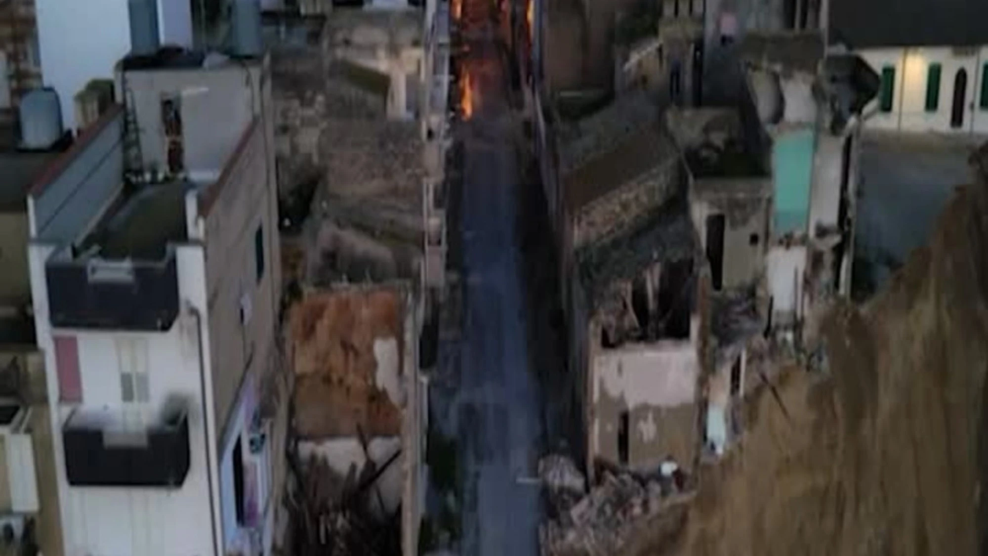 Niscemi, la frana vista dal drone al crepuscolo