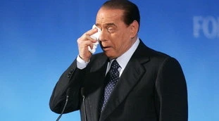 Giovanni Toti, lo "sfregio" a Silvio Berlusconi: "Non risponde più a telefono", in Liguria scoppia il caso-giunta