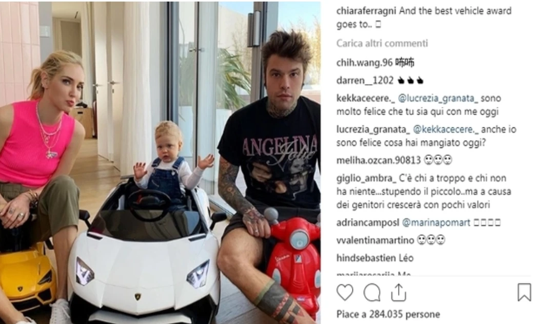 Chiara Ferragni e Fedez, odio senza confini. La foto di Leone che scatena gli insulti