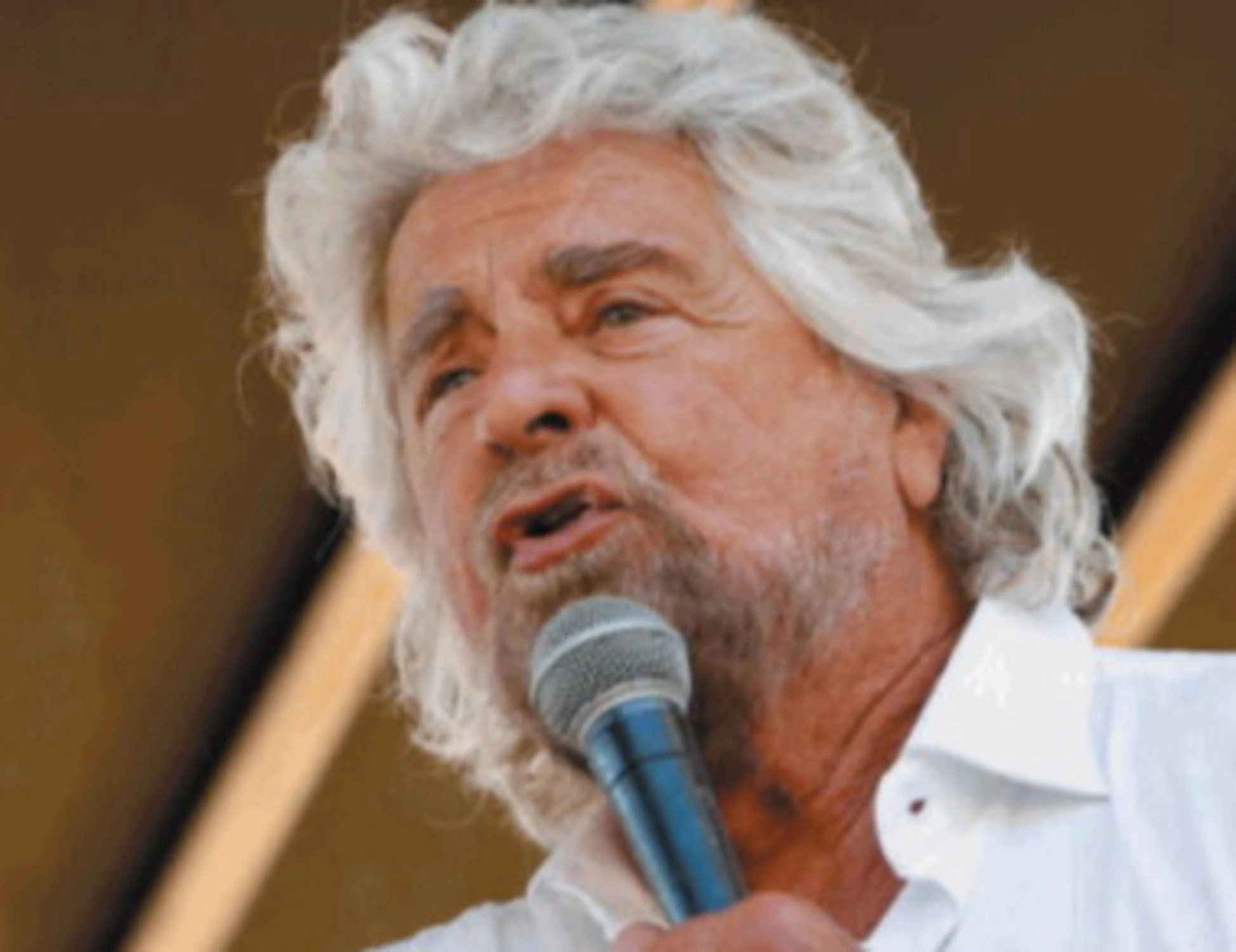 Grillo torna sulla scena per bastonare Conte