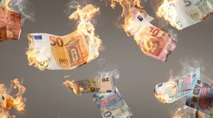 Conto corrente, perdi 300 euro ogni 6mila: allarme in banca, come bruci soldi senza accorgerti