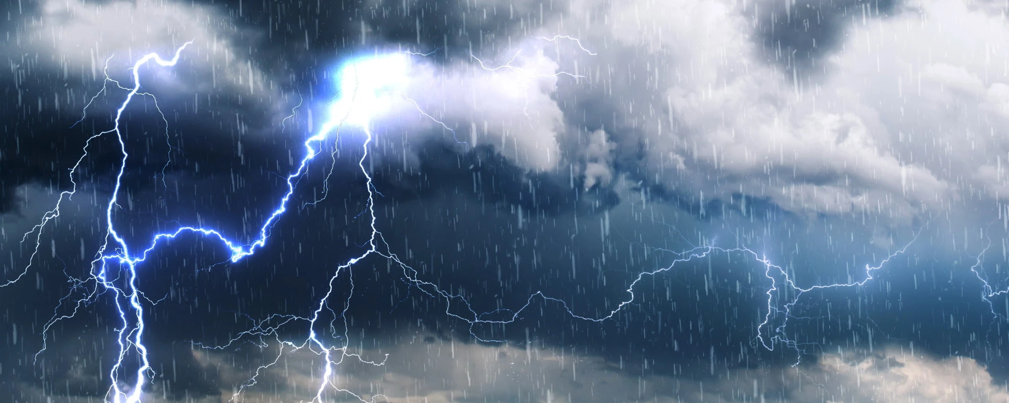 &quot;Tempesta equinoziale&quot; e crollo termico: meteo, addio estate