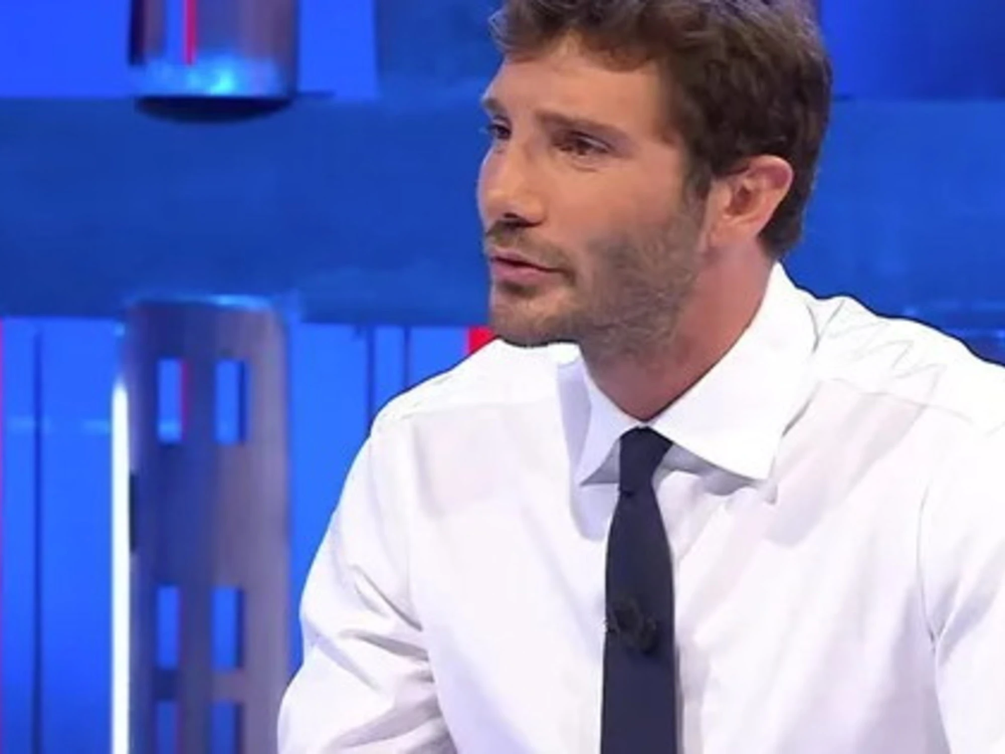 Affari Tuoi, strage di rossi senza precedenti: De Martino sconvolto