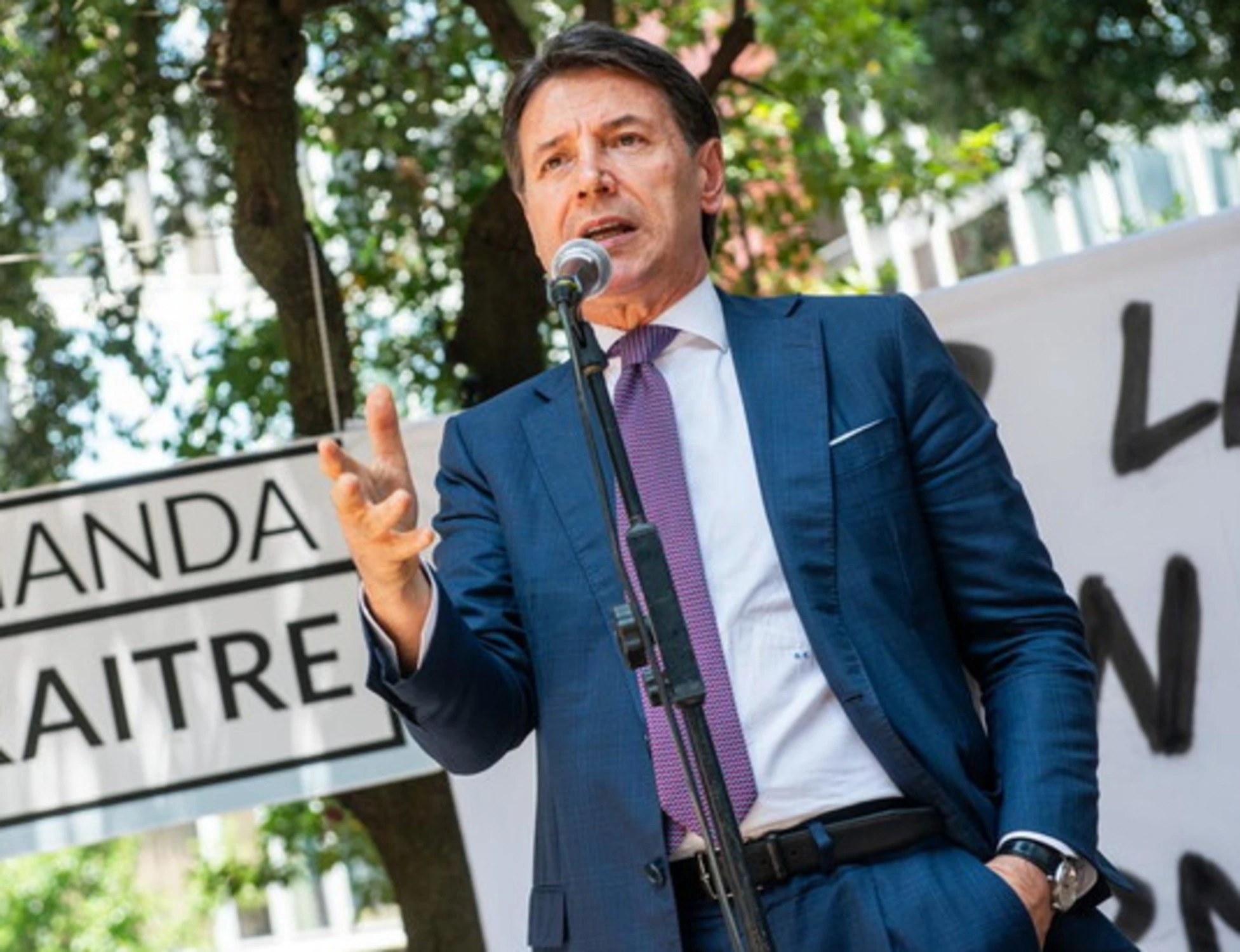 Giuseppe Conte, "ho fatto spiare Casarini". Caos a sinistra: "Abisso di indecenza"