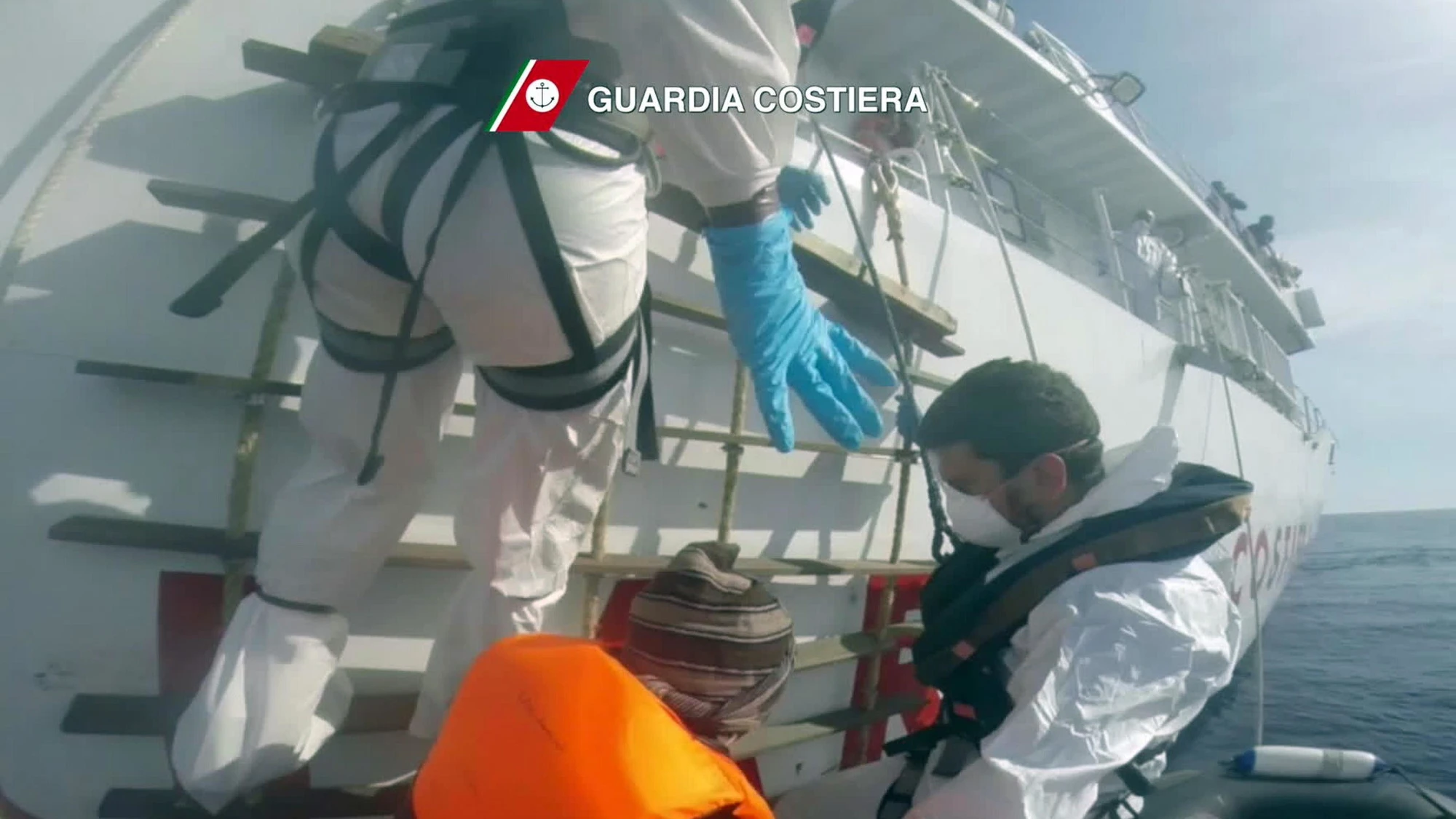 Migranti, il trucco delle toghe per accogliere immigrati irregolari