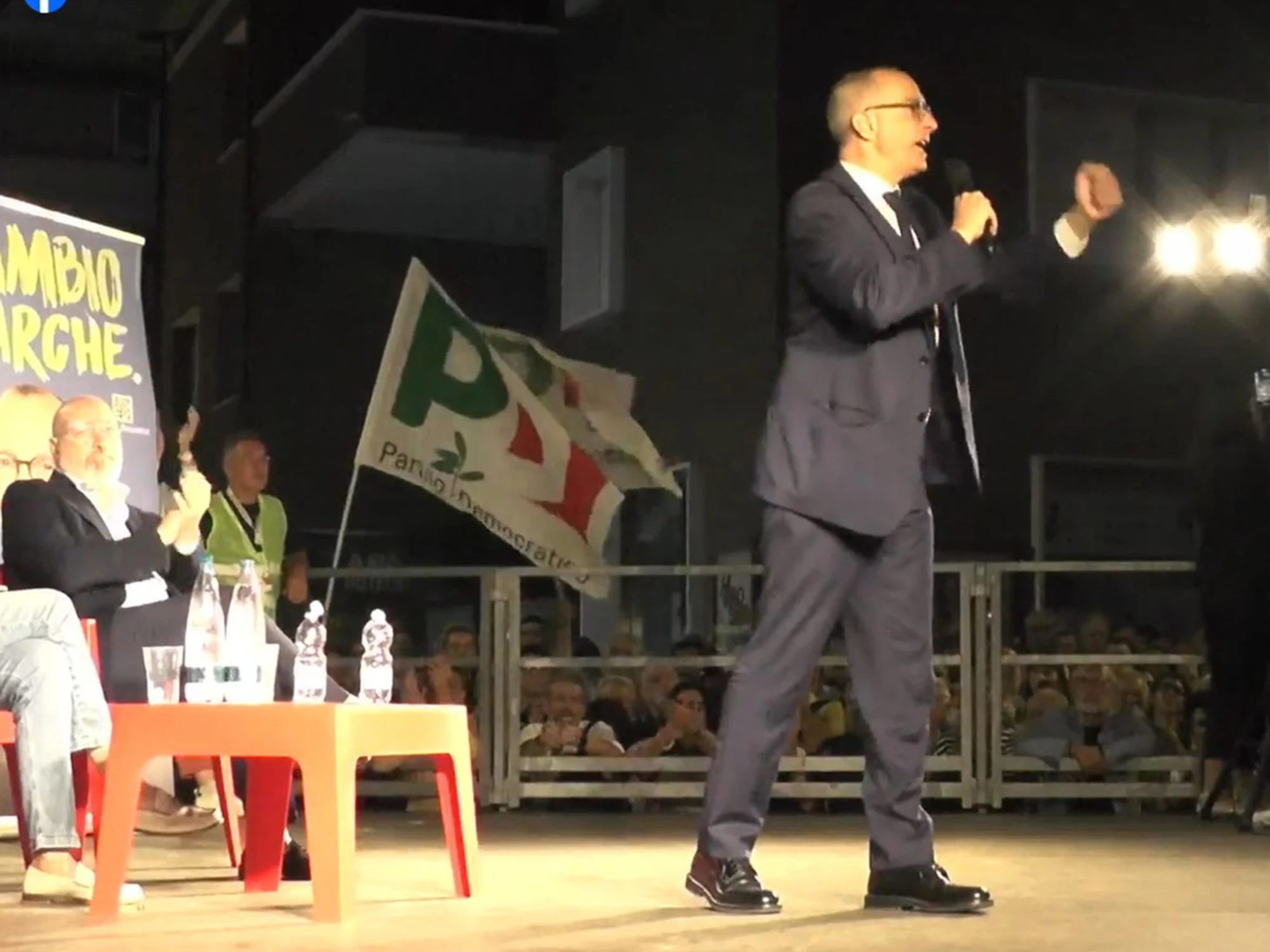 L'annuncio di Ricci dal palco è un autogol clamoroso