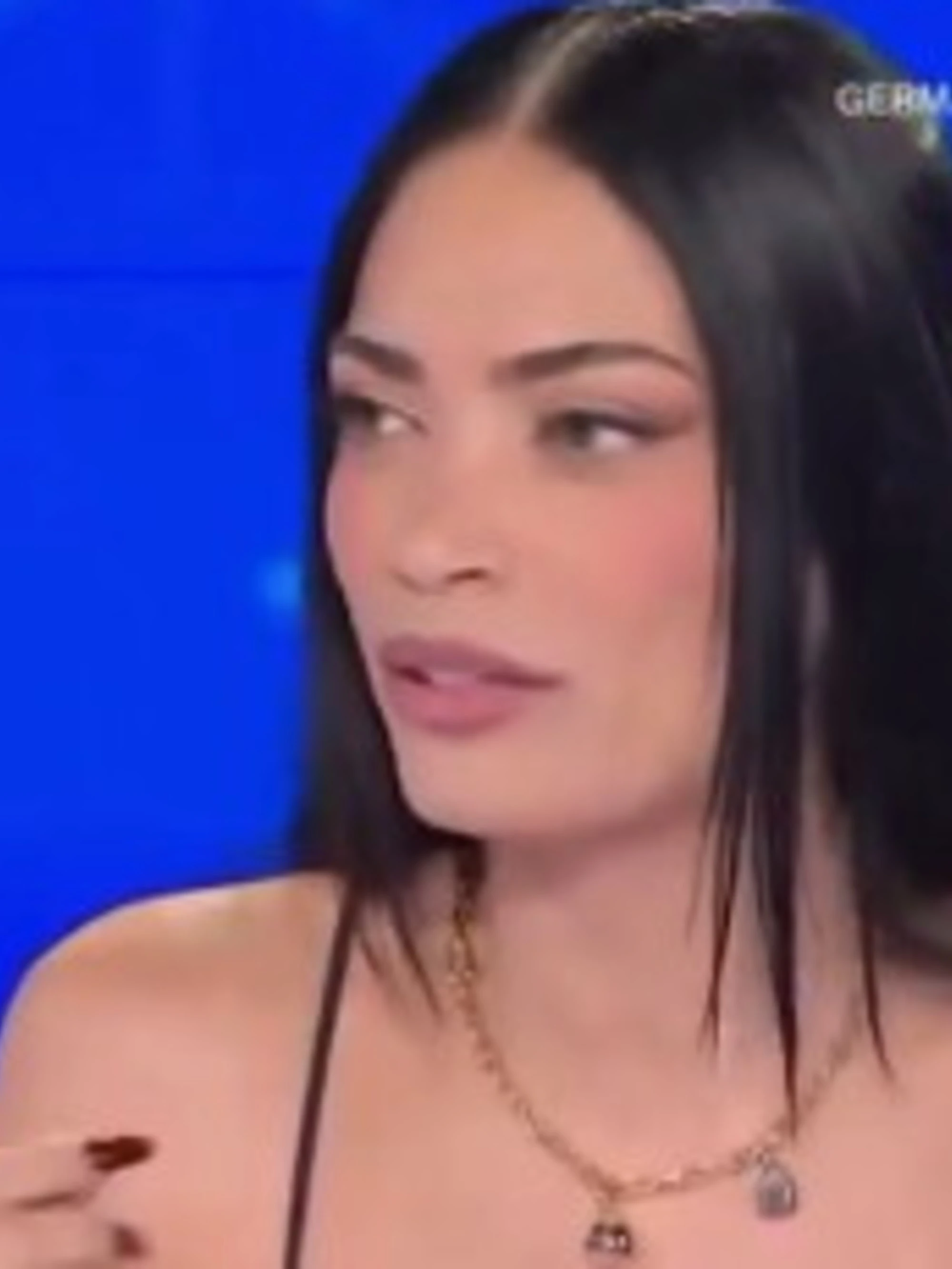 Elodie, a Domenica In le mostrano questa foto e cala il gelo: finisce a insulti