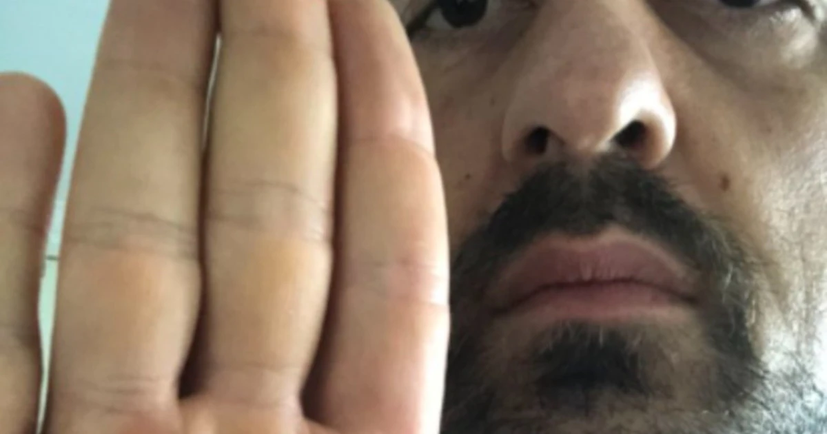 Chef Rubio, l'ultimo schifo: "Porco D***". Bestemmia di primo mattino sul palmo della mano, un barbaro da fermare