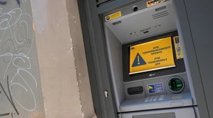 Bancomat, la riforma del costo delle commissioni: un salasso ad ogni prelievo, ecco le cifre