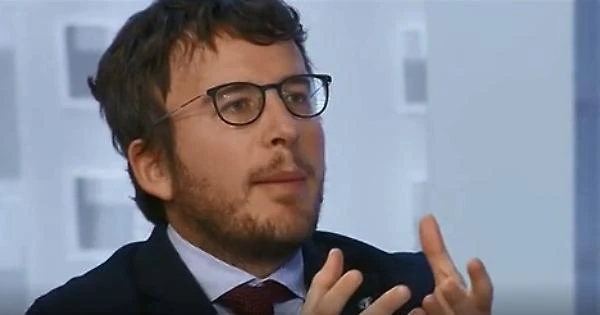Diego Fusaro, la domanda con cui incastra Sandro Gozi: "Ma come ti paga Macron?"