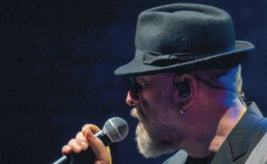 "Le mie canzoni sono come i miei 10 figli"