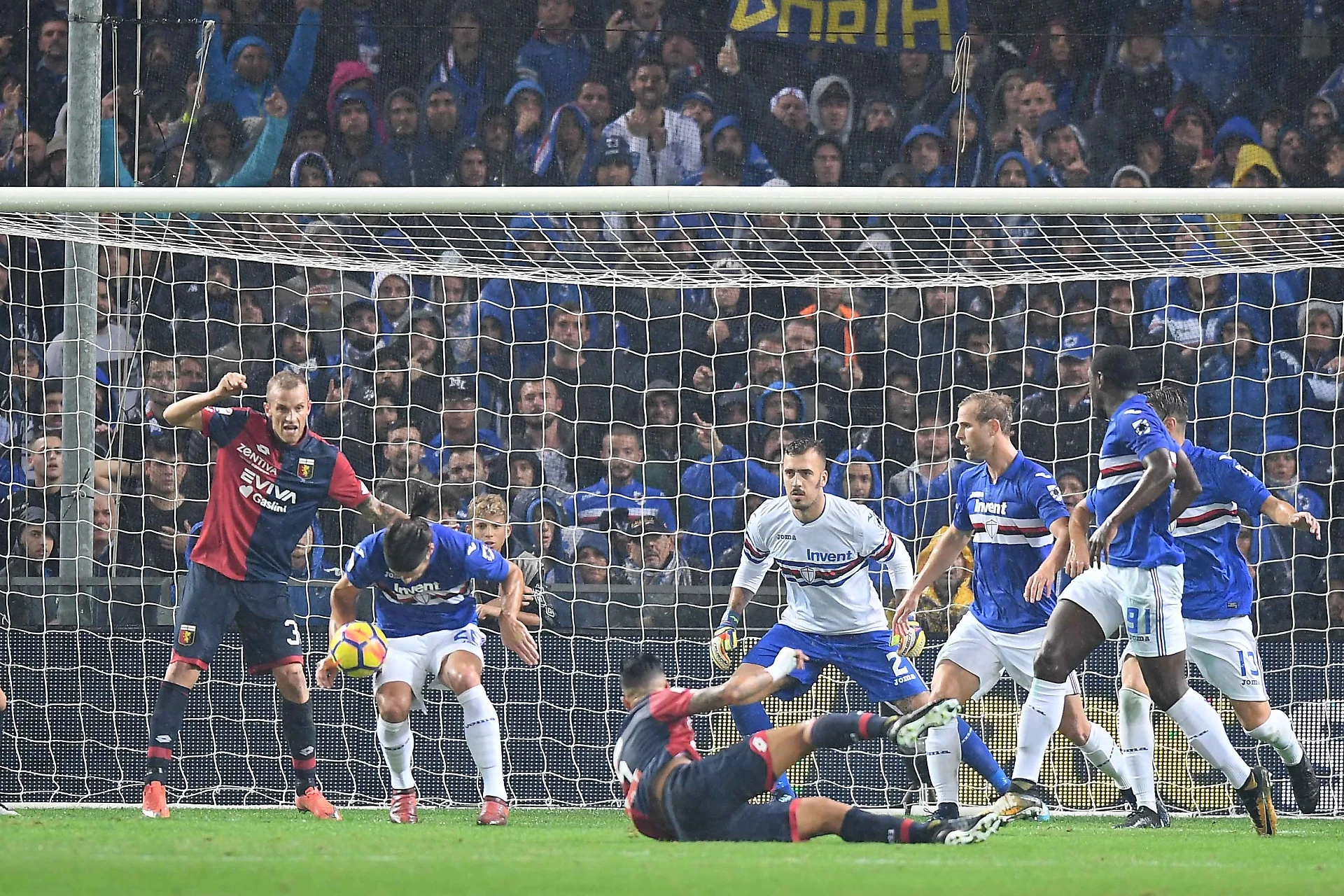 Calcio, serie A: Sampdoria batte Genoa 2-0