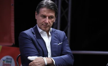 Giuseppe Conte "ha ammesso di aver mentito". FdI e la frase sfuggita che cambia tutto