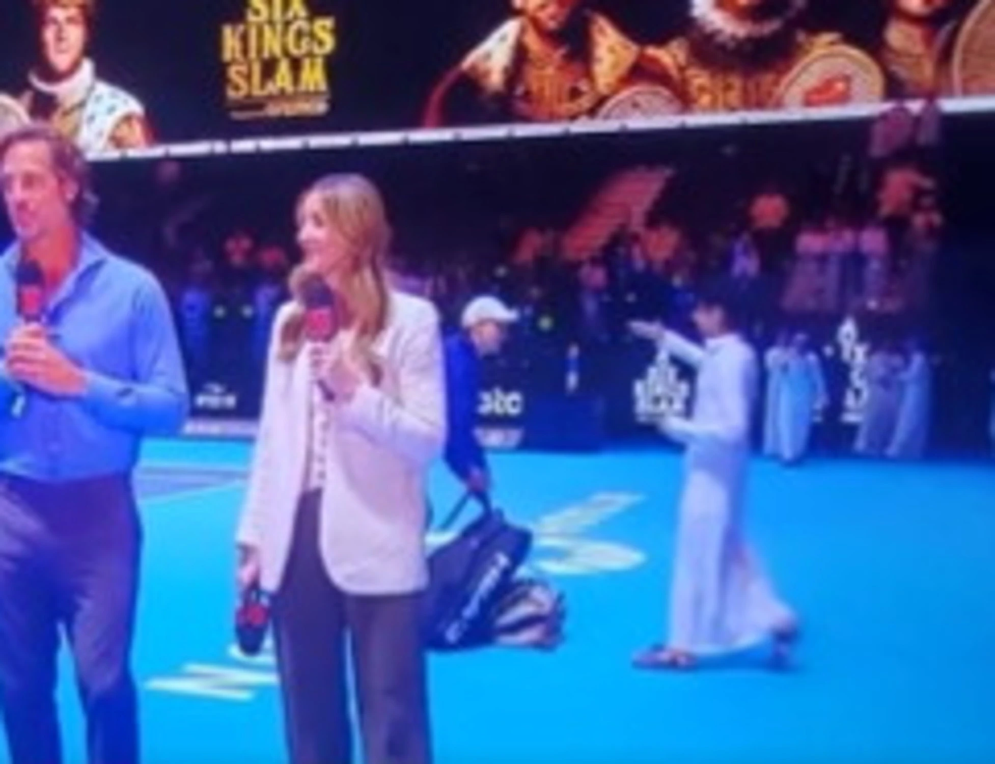 Sinner, un arabo entra in campo: "Dammi quella", finisce male