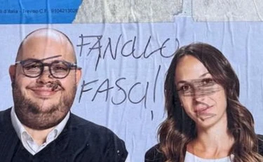 Treviso, assalto a Fdi: insulti e manifesti strappati