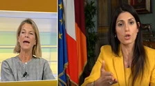 Claudia Fusani e Virginia Raggi, scontro a Coffee Break: "È inutile che ride", "sorrido con amarezza"