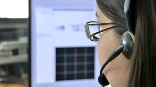 Vaccino, il consiglio-horror della centralinista alla donna incinta: licenziata in tronco, choc in Emilia