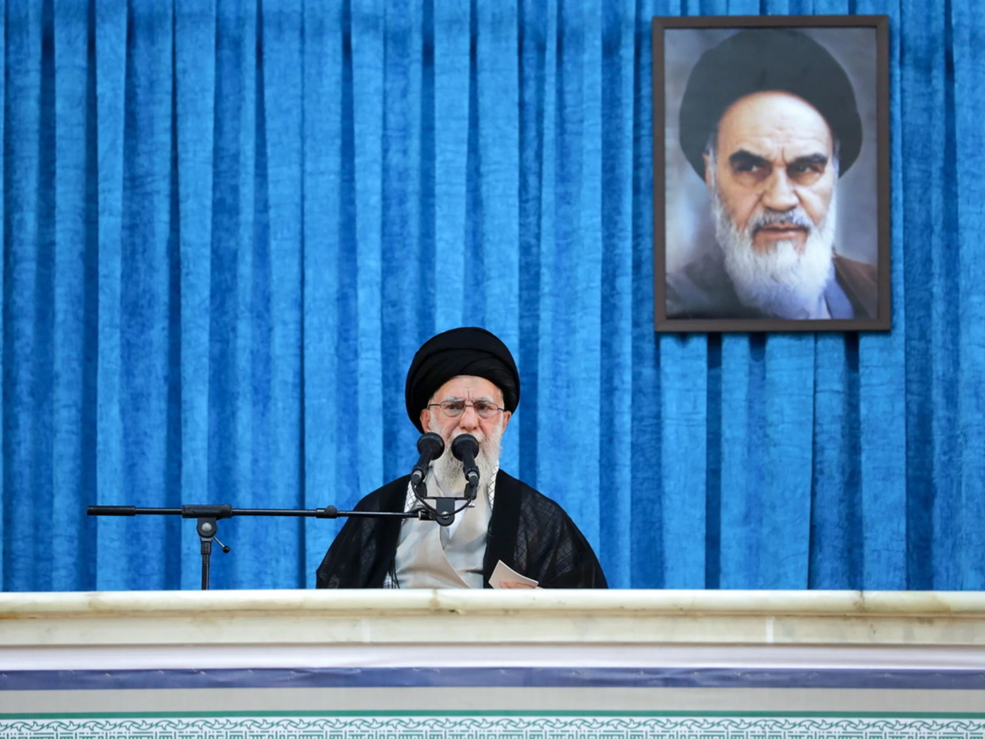 Khamenei, la trappola degli 007 Usa: "Hai 24 ore. Poi ti veniamo a prendere"