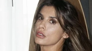 Elisabetta Canalis, solo nylon e trasparenze: le foto sono pazzesche