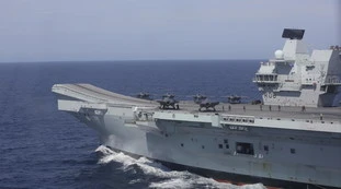 Mar Nero, jet russo sgancia quattro bombe verso la nave britannica: "Confini violati", una escalation pazzesca