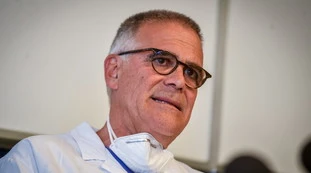 Alberto Zangrillo sul coronavirus: "Persone spaventate affollano gli ospedali, così si arriva alla saturazione. Basta scenari di guerra"