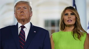 Donald Trump, la teoria del complotto negli Usa: "Chi gli ha inoculato il coronavirus di proposito"