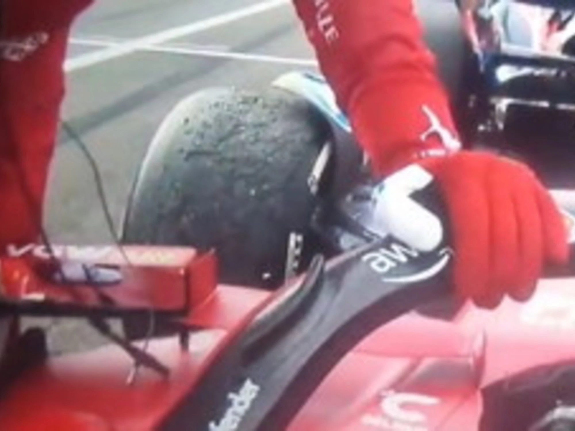 Charles Leclerc, raptus nel parco chiuso: il video