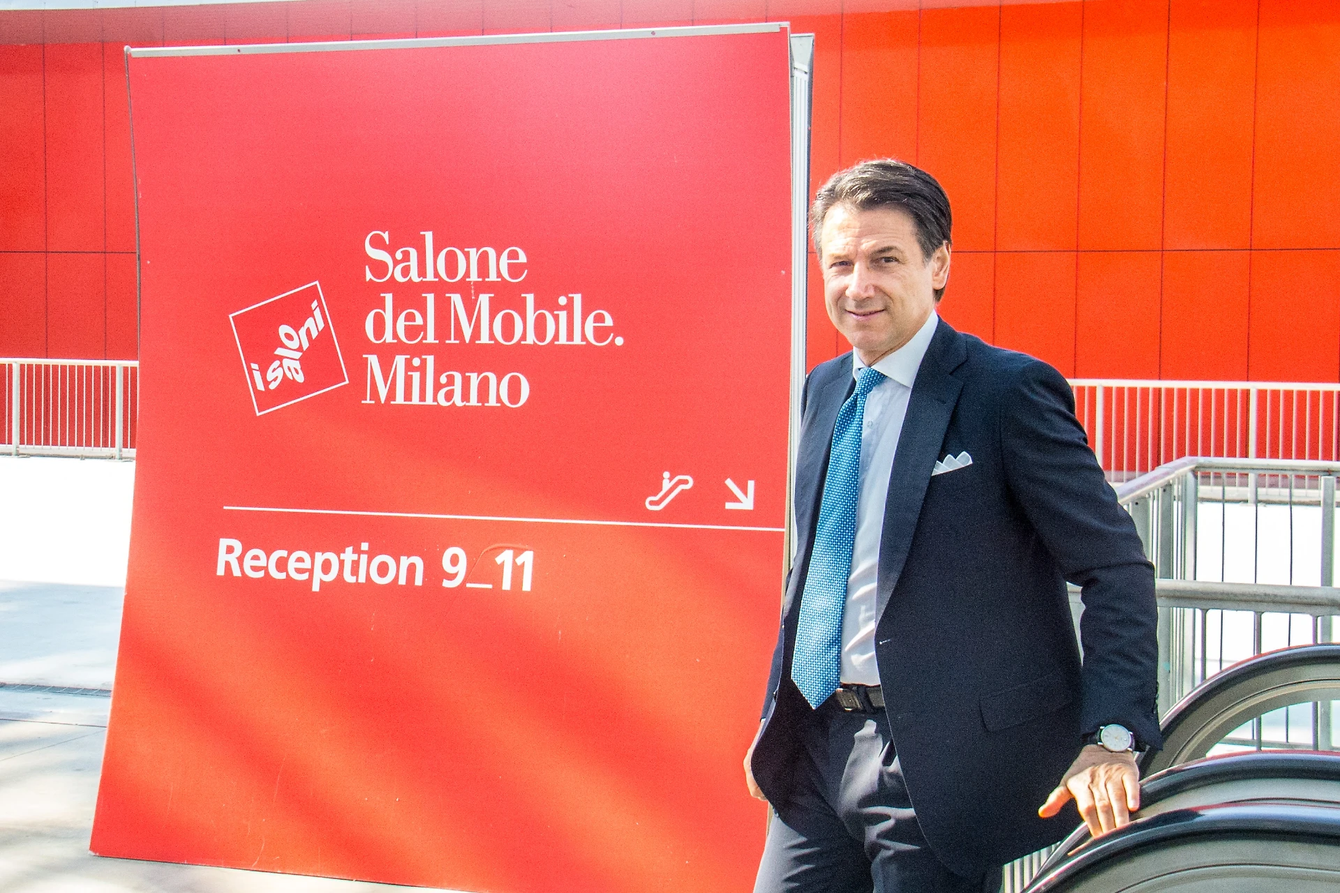 Giuseppe Conte, l'umiliazione del premier al Salone del Mobile: la custode non sai chi è? Perché lo rimprovera