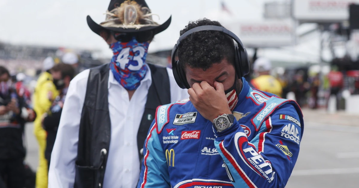Bubba Wallace, il cappio nel box del pilota Nascar non era per lui. L'Fbi: "Non è razzismo, lì da mesi"