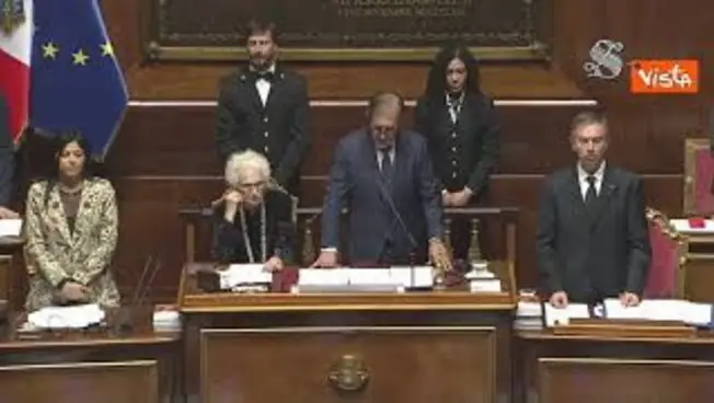 Leggi l'articolo: Giorno Memoria, il minuto di silenzio in Senato alla presenza di Liliana Segre