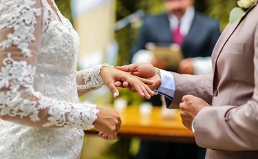 Monferrato, il catering sparisce la mattina delle nozze: "Ci siamo ribaltati col furgone"