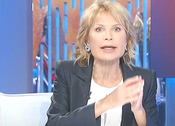 Otto e Mezzo, Lilli Gruber a Dario Franceschini: "Non è imbarazzante quello che ha fatto Conte?"