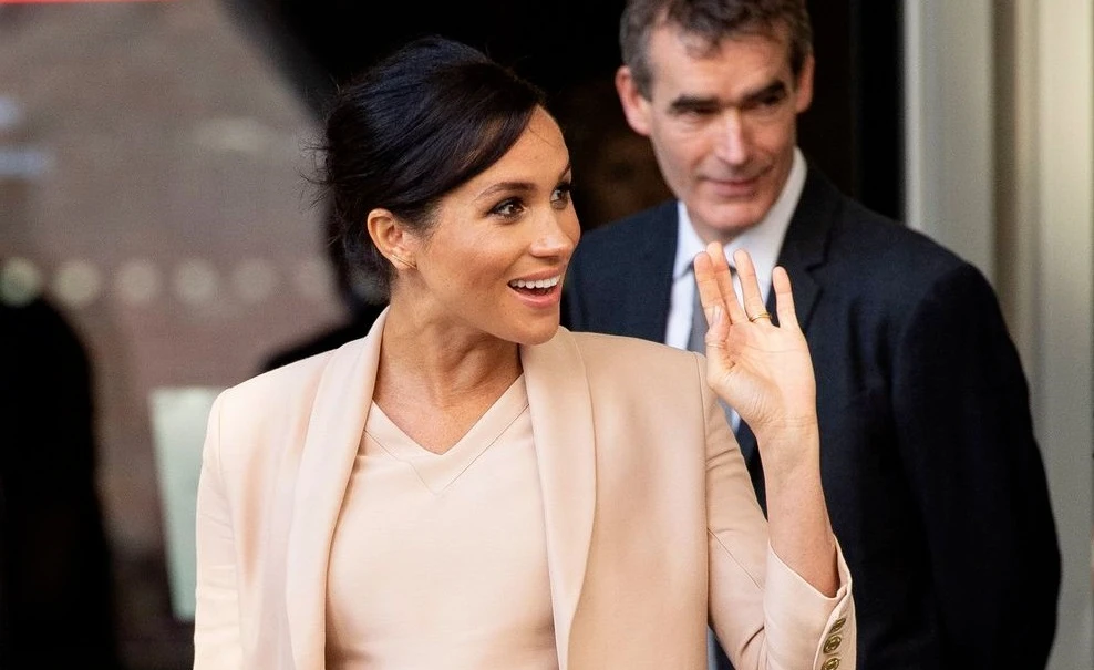 Meghan Markle torna da New York in jet privato, i critici: "Falsa ambientalista"