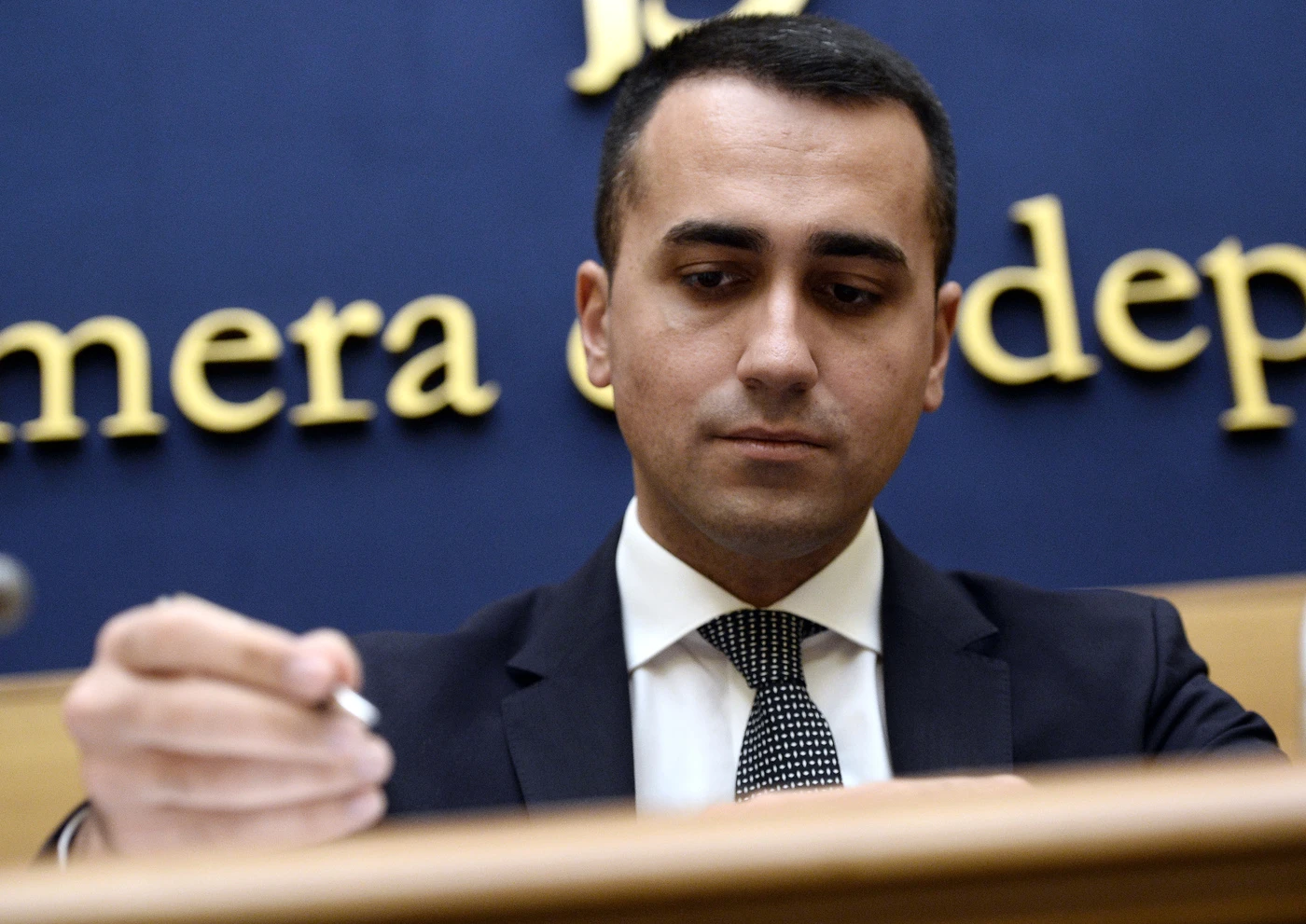 Luigi Di Maio, l'indiscrezione dal M5s: "Ministro sparito da giorni, cosa c'è dietro". Panico puro