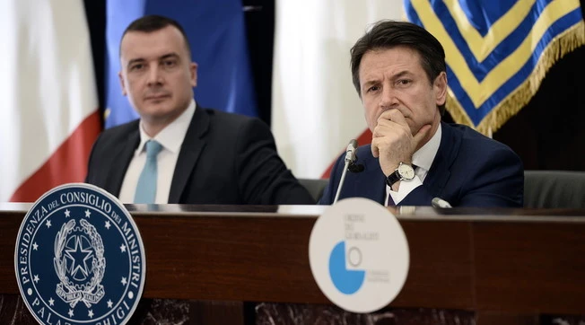 Natale, Giuseppe Conte verso un nuovo Dpcm: il ritocco non basta, altra conferenza stampa a reti unificate