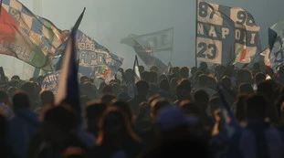 Napoli, sangue e morte alla festa scudetto: "L'ombra della Camorra"