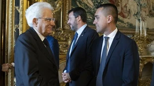 Luigi Di Maio, il retroscena di Bisignani: "Isolare Salvini e Meloni in un colpo, Mattarella è d'accordo". Rivoluzione M5s, addio Conte