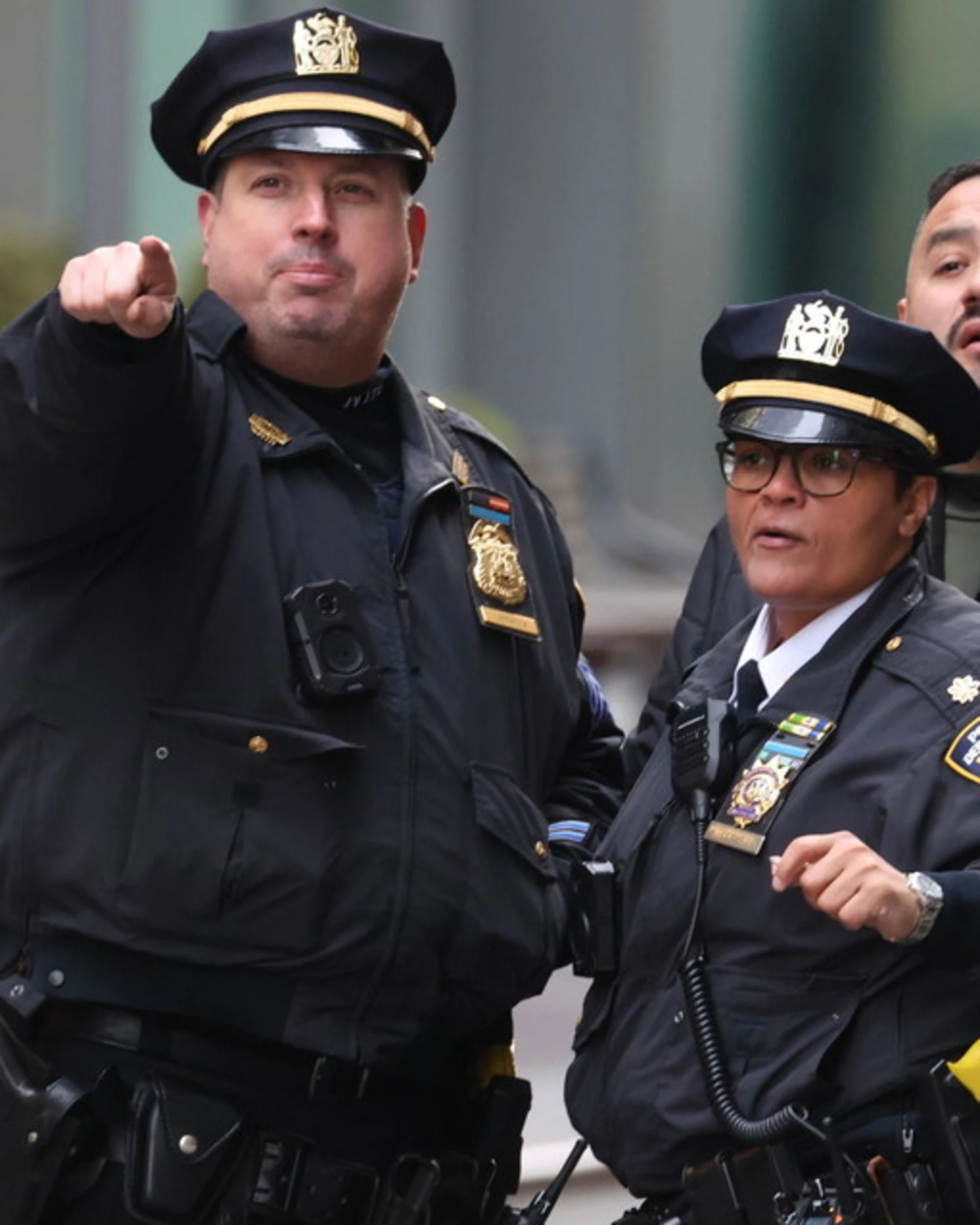 Usa, finto agente di polizia spara a due onorevoli: panico a Minneapolis