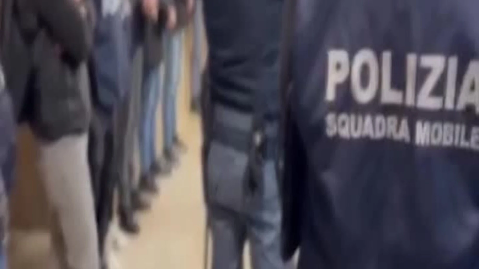 Caserta, operazione della polizia contro la banda del buco