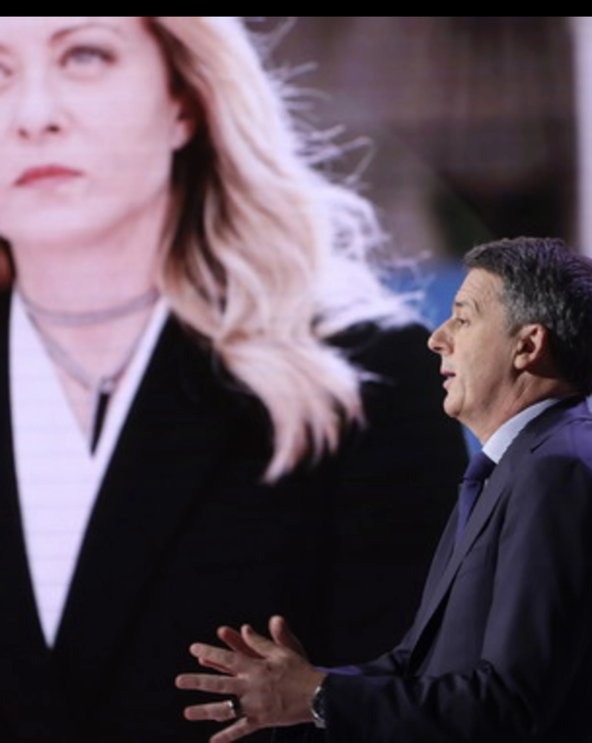 Renzi in ritardo sul binario morto degli anti-Meloni