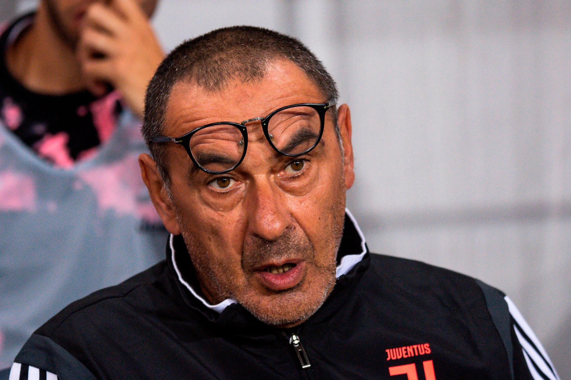 Juventus, nuovi guai pre-campionato. Maurizio Sarri ha la polmonite: a rischio la sua presenza contro il Parma