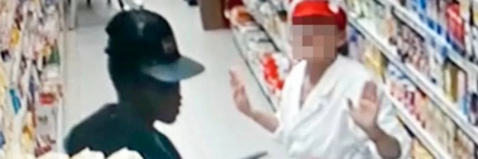 Veneto, la gang di africani del treno colpisce al supermercato: violenze, minacce e razzia