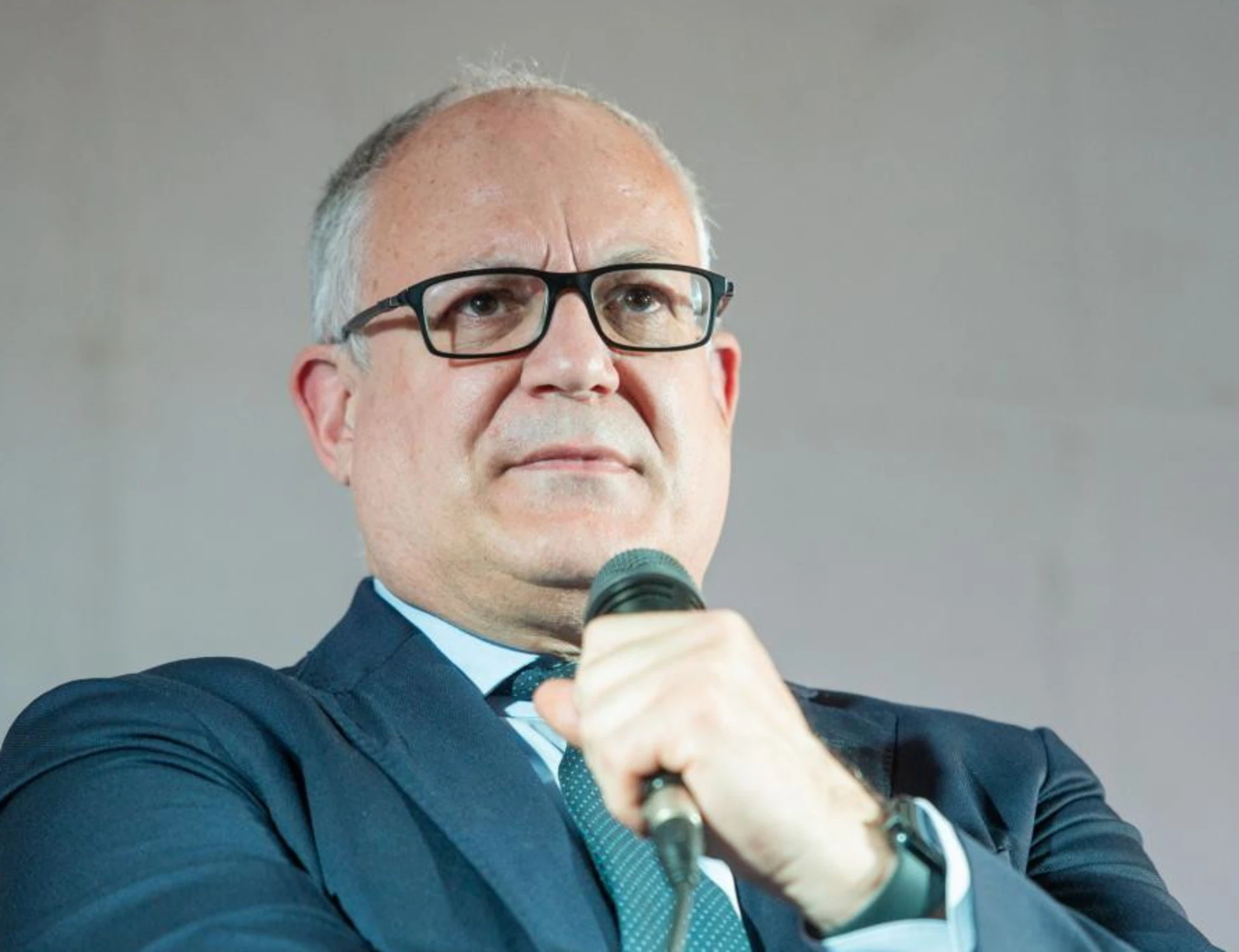Roberto Gualtieri, Virginia Raggi insiste: "Giustifichi i soldi"