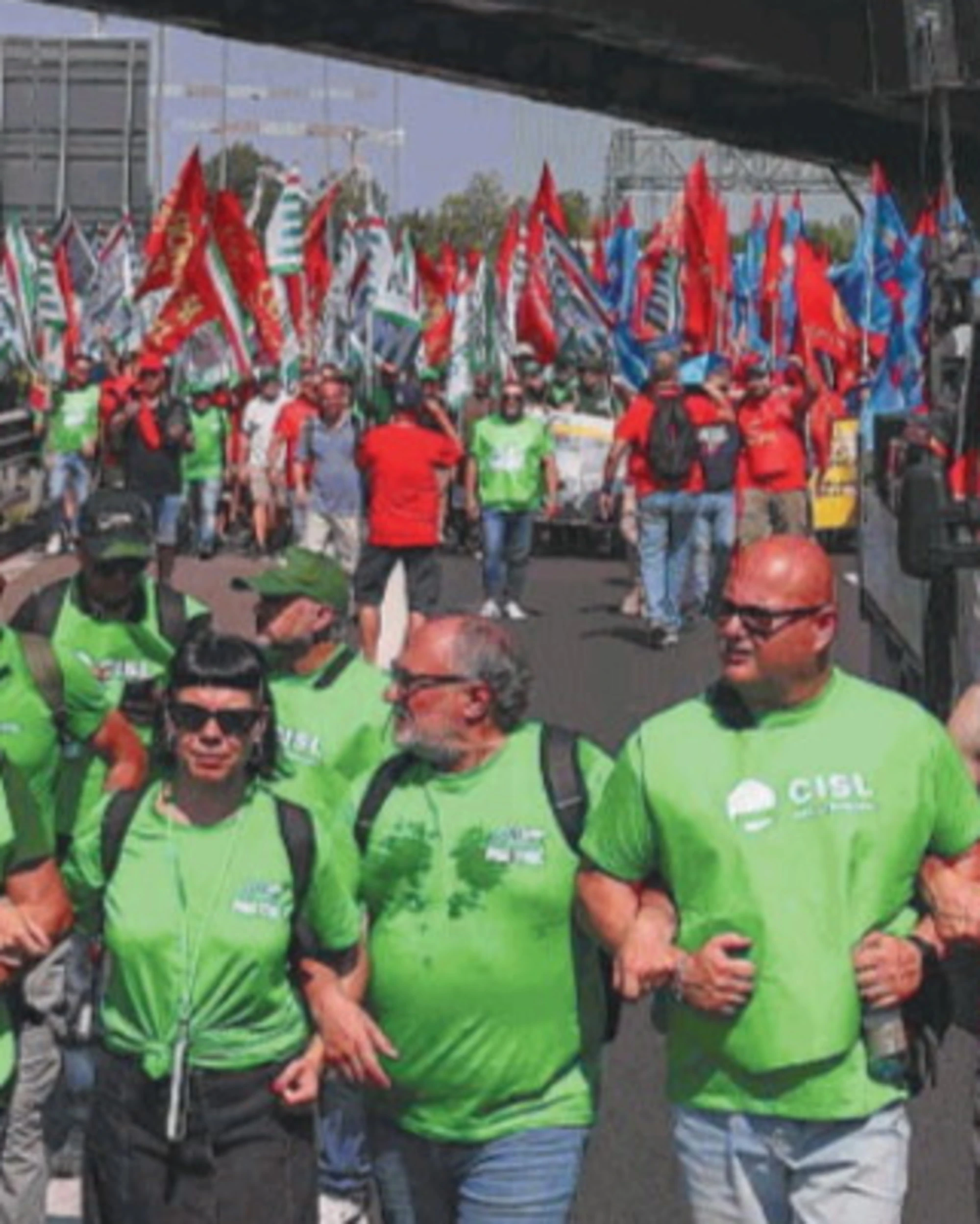Sindacati, ecco come spediscono gli operai a processo