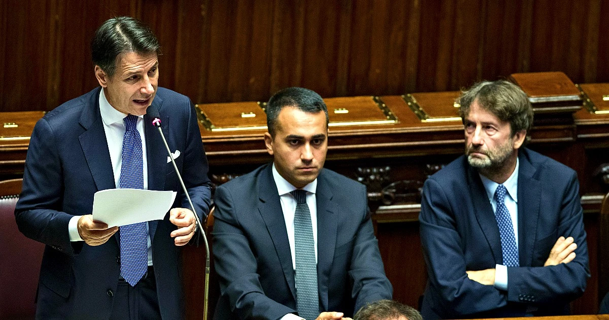 Urla e minacce durante il Consiglio dei Ministri. Di Maio: "Noi ce ne andiamo". Schiaffo al Pd