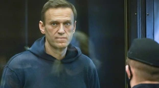 Alexei Navalny condannato a tre anni e sei mesi: spedito in una colonia penale