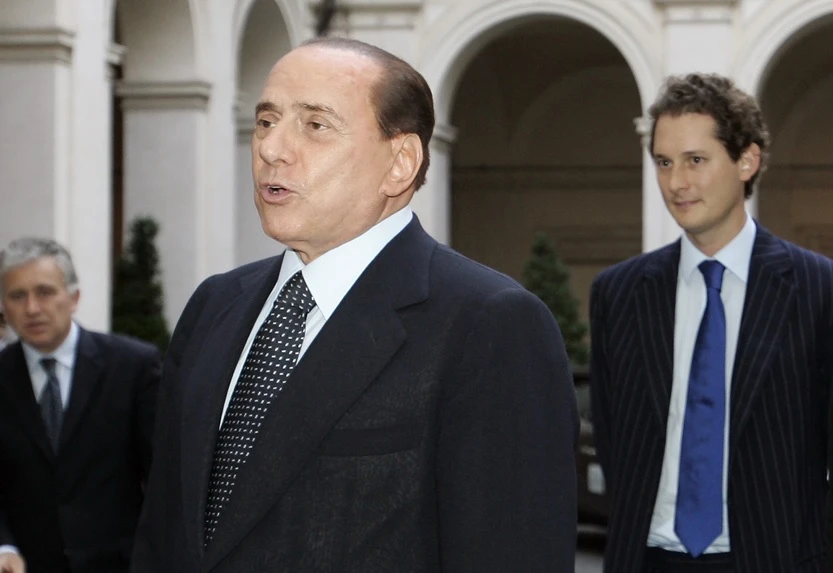Silvio Berlusconi scivola in Serie B anche in Borsa: mai successo prima, l'umiliazione dagli Agnelli