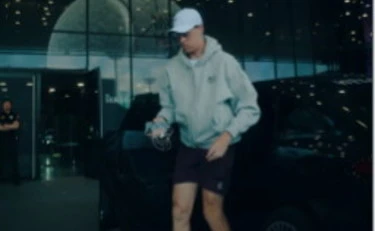 Jannik Sinner, "vigliacco!": arriva a Madrid, come lo accolgono i tifosi di Alcaraz