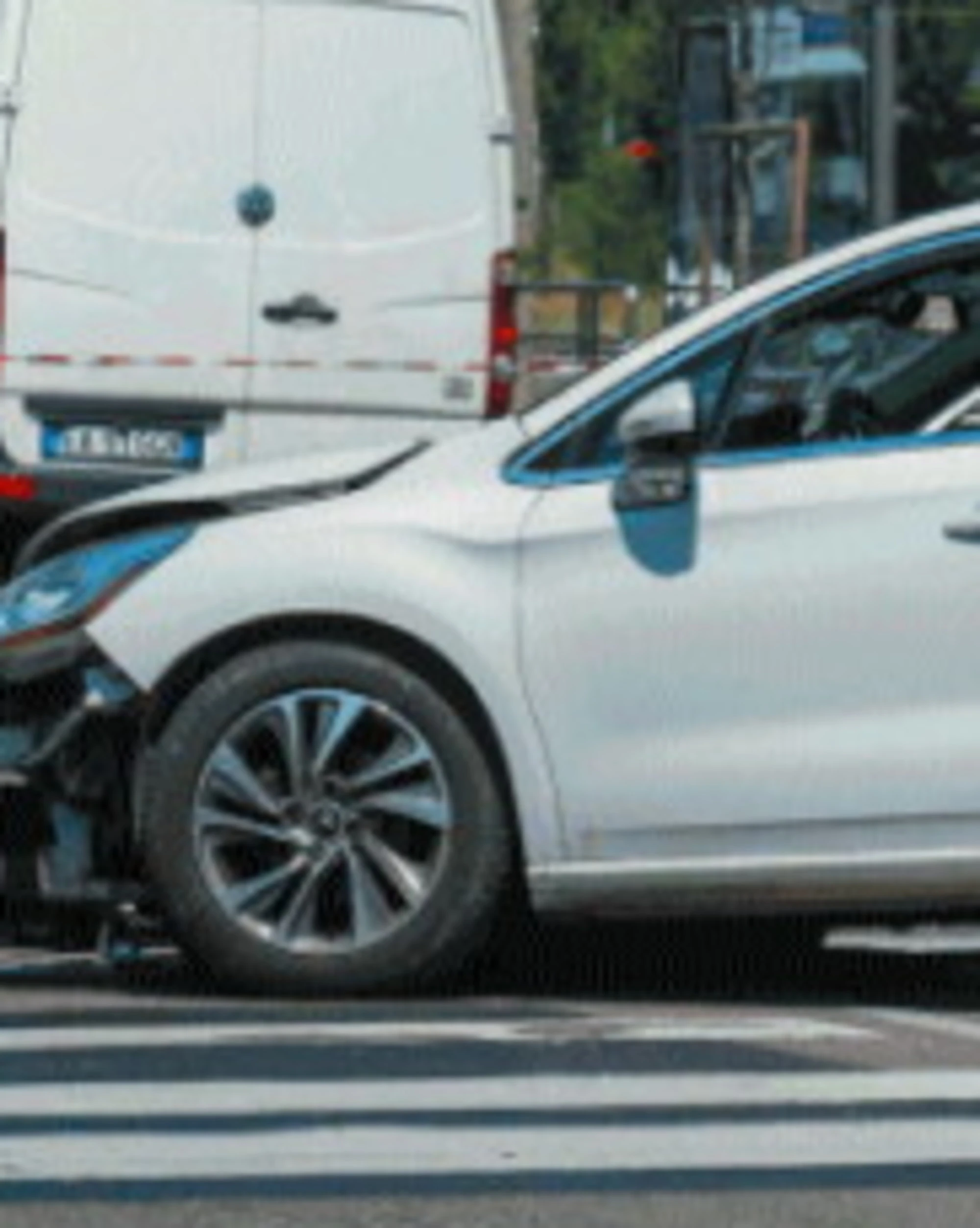 Fermati tre dei quattro rom: una scappava in Francia con la nonna, in auto oro e merce rubata